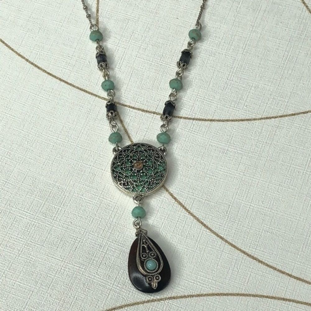 Stunning Vintage NR Avon Necklace